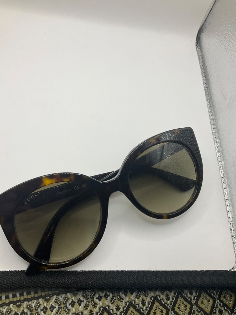 Gucci GG0325S - 002 Havana | Sunglasses Woman - Picture 7 of 7
